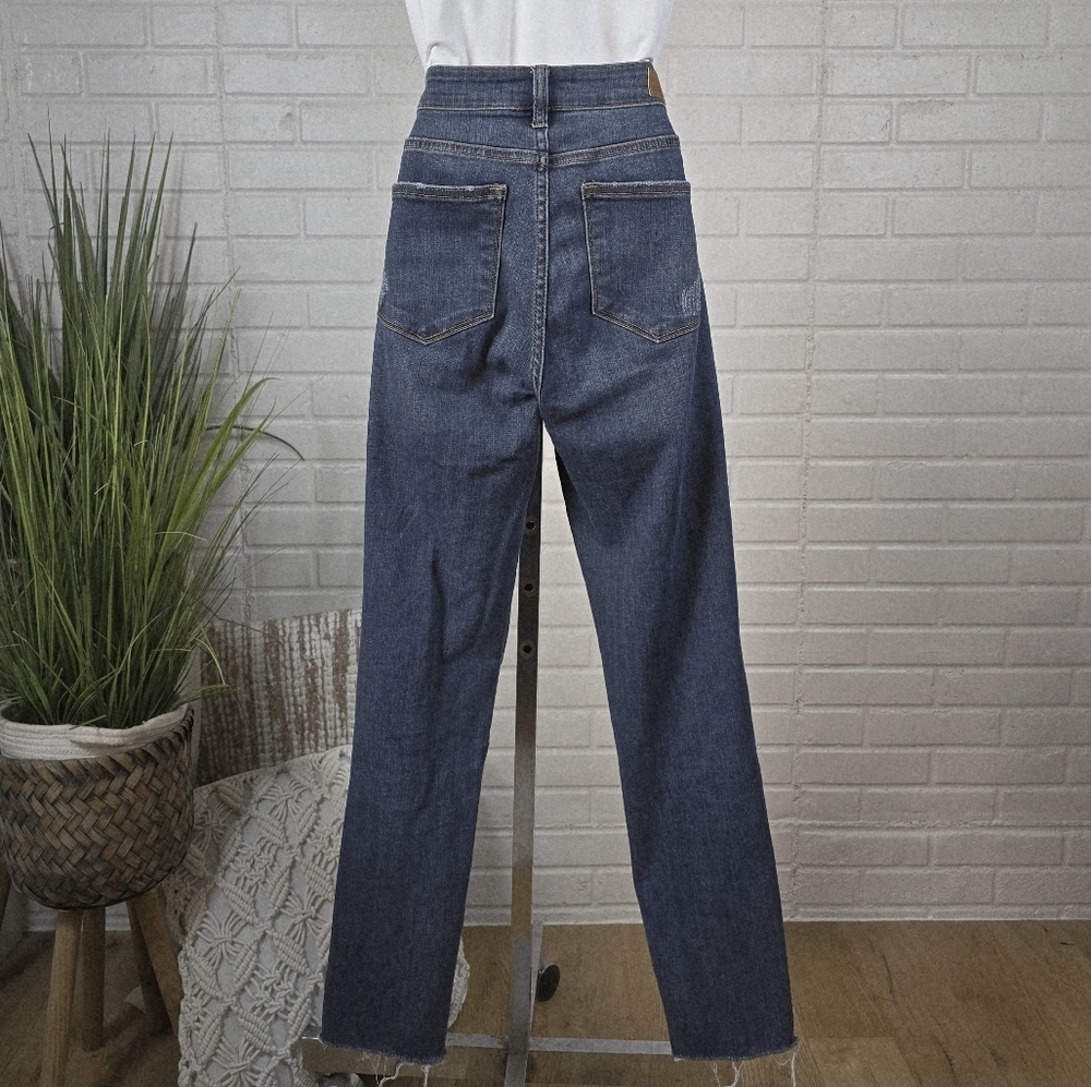 Judy Blue Dark Wash Straight Leg Relaxed Fit Lightly Distressed Jeans Size 5 27 - Picture 9 of 13